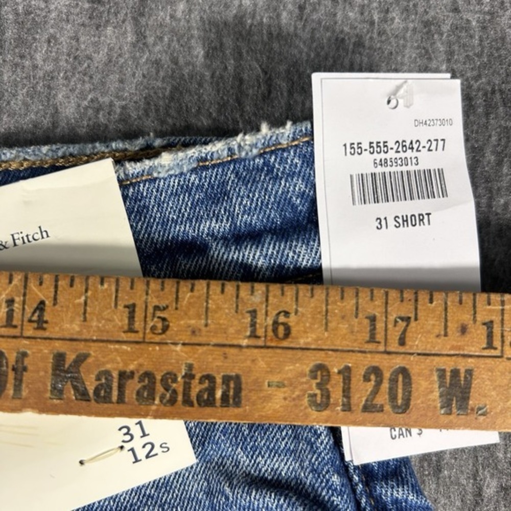 NWT Abercrombie & Fitch Women's Mid Rise Boyfriend Jeans Baggy Distressed 31 12S - Picture 8 of 9
